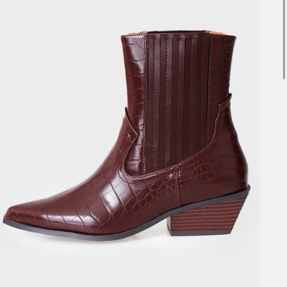 PrettyLittleThing Chocolate Brown Croc Pu Point Toe Low Block Heel Boots